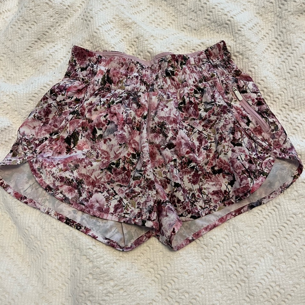 NWOT Lululemon Tracker Short V *4" in Blossom Spritz Multi
